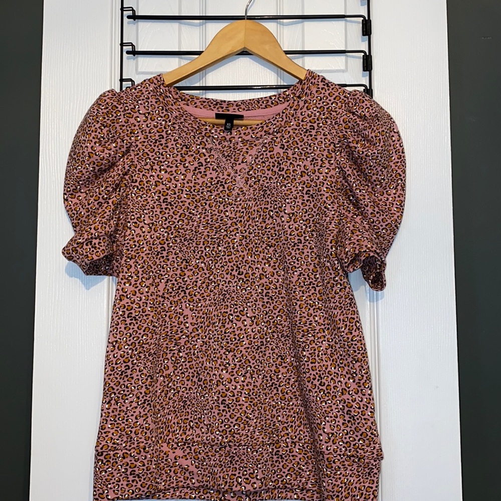 Pink leopard short sleeve sweatshirt
